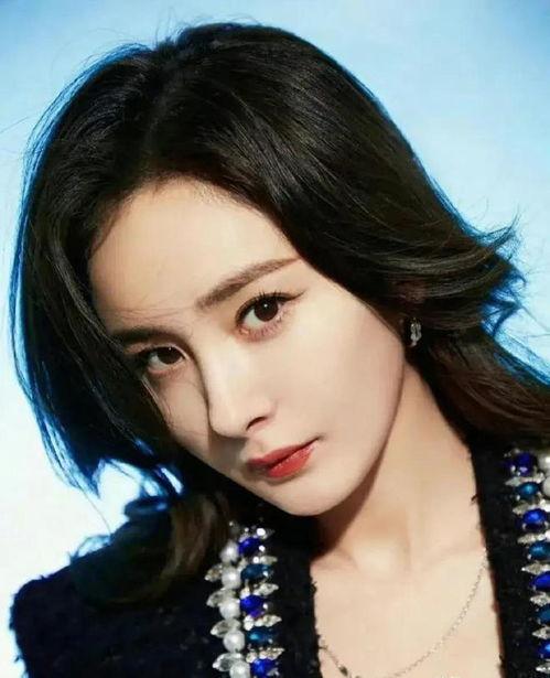 娱乐圈最新爆料明星,明星恋情曝光，豪门恩怨再起波澜